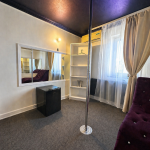 Deluxe room PURPLE 6 cu balcon si bara de dans