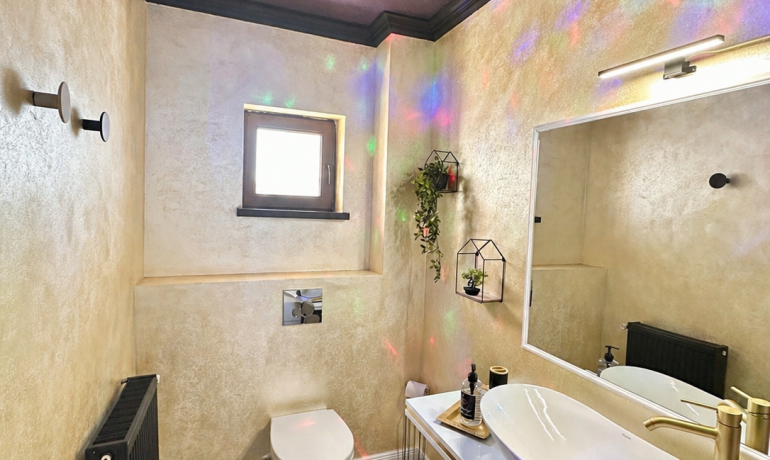 Deluxe room PURPLE 6 cu balcon si bara de dans