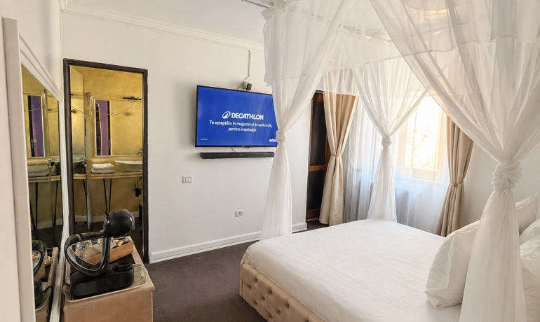 Deluxe room PURPLE 6 cu balcon si bara de dans