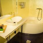 Deluxe room PURPLE 6 cu balcon si bara de dans