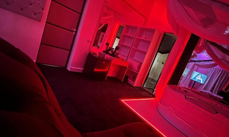 Deluxe room PINK 9 cu cada cu hidromasaj