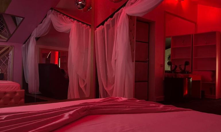 Deluxe room PINK 9 cu cada cu hidromasaj